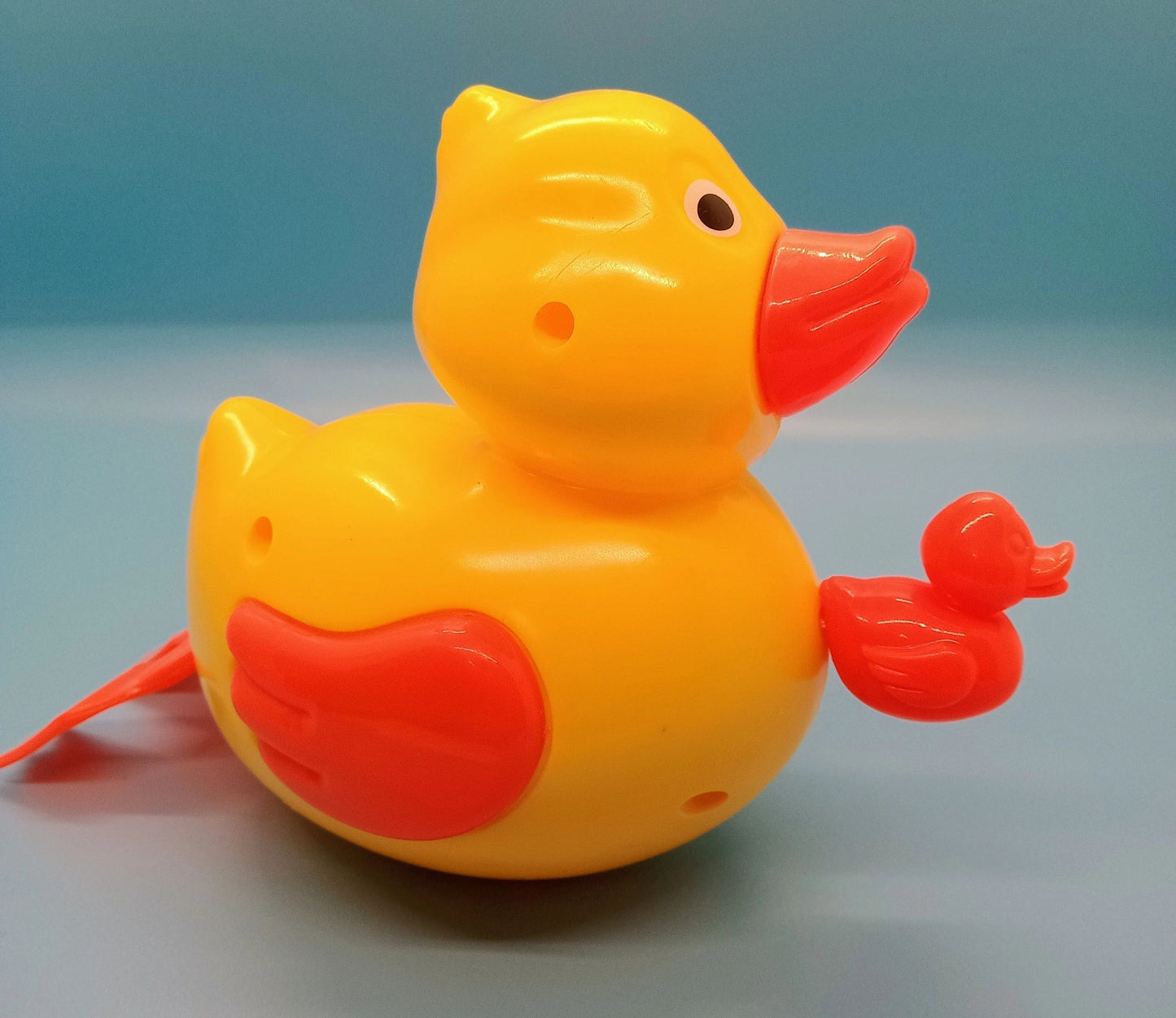 Pull string baby duck tub toy