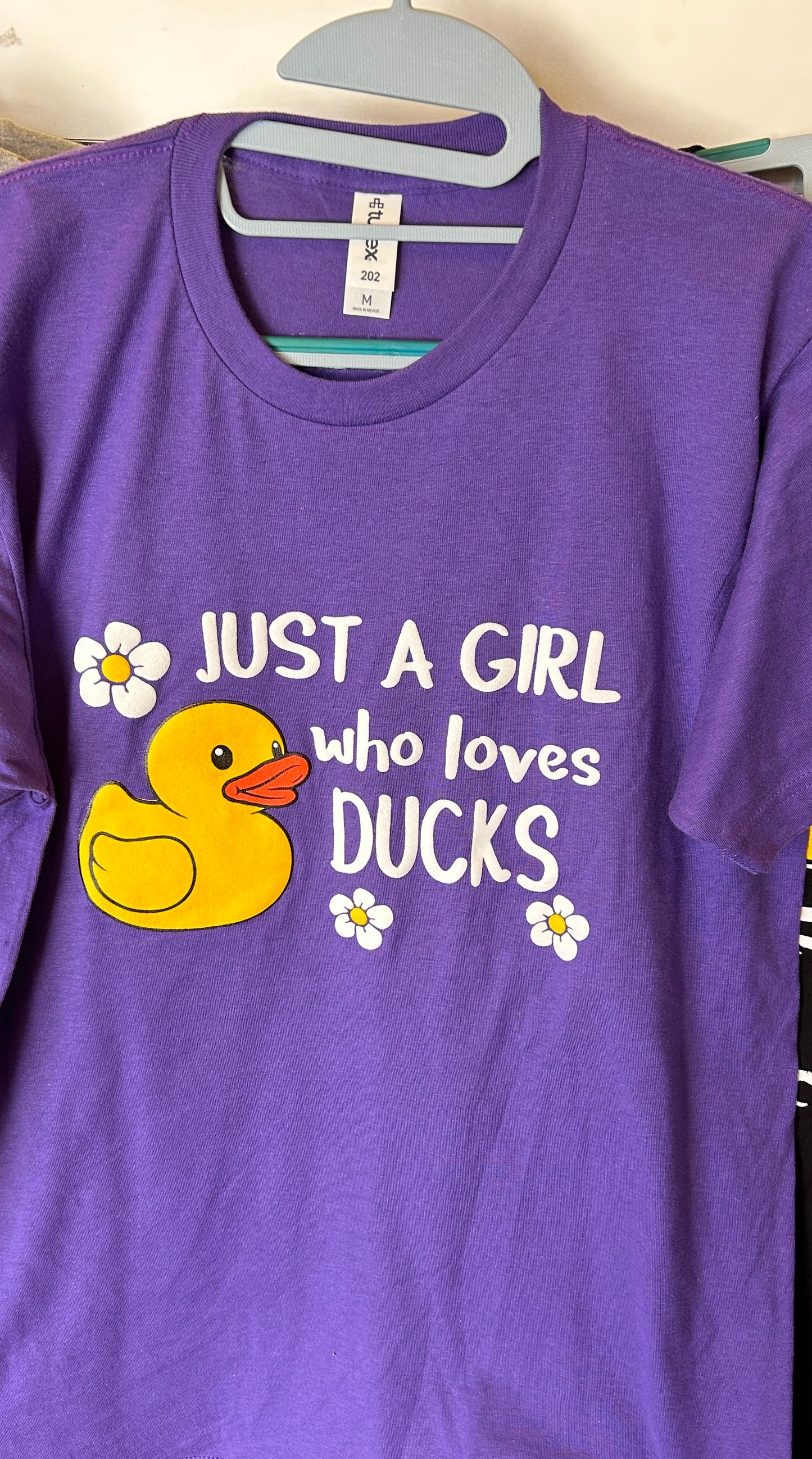 T shirt Just a girl who loves ducks in